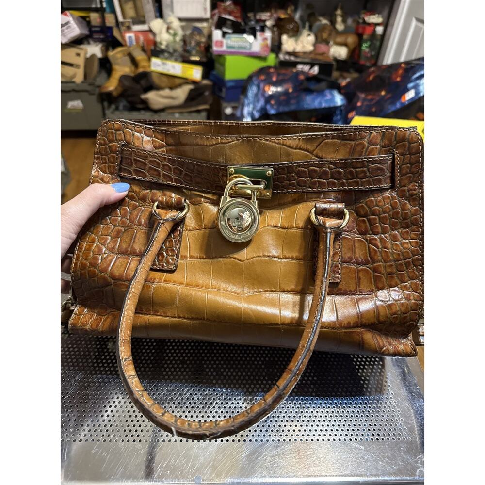 PRE-OWNED MICHAEL KORS MEDIUM HAMILTON LEATHER SATCHEL BAG- LUGGAGE